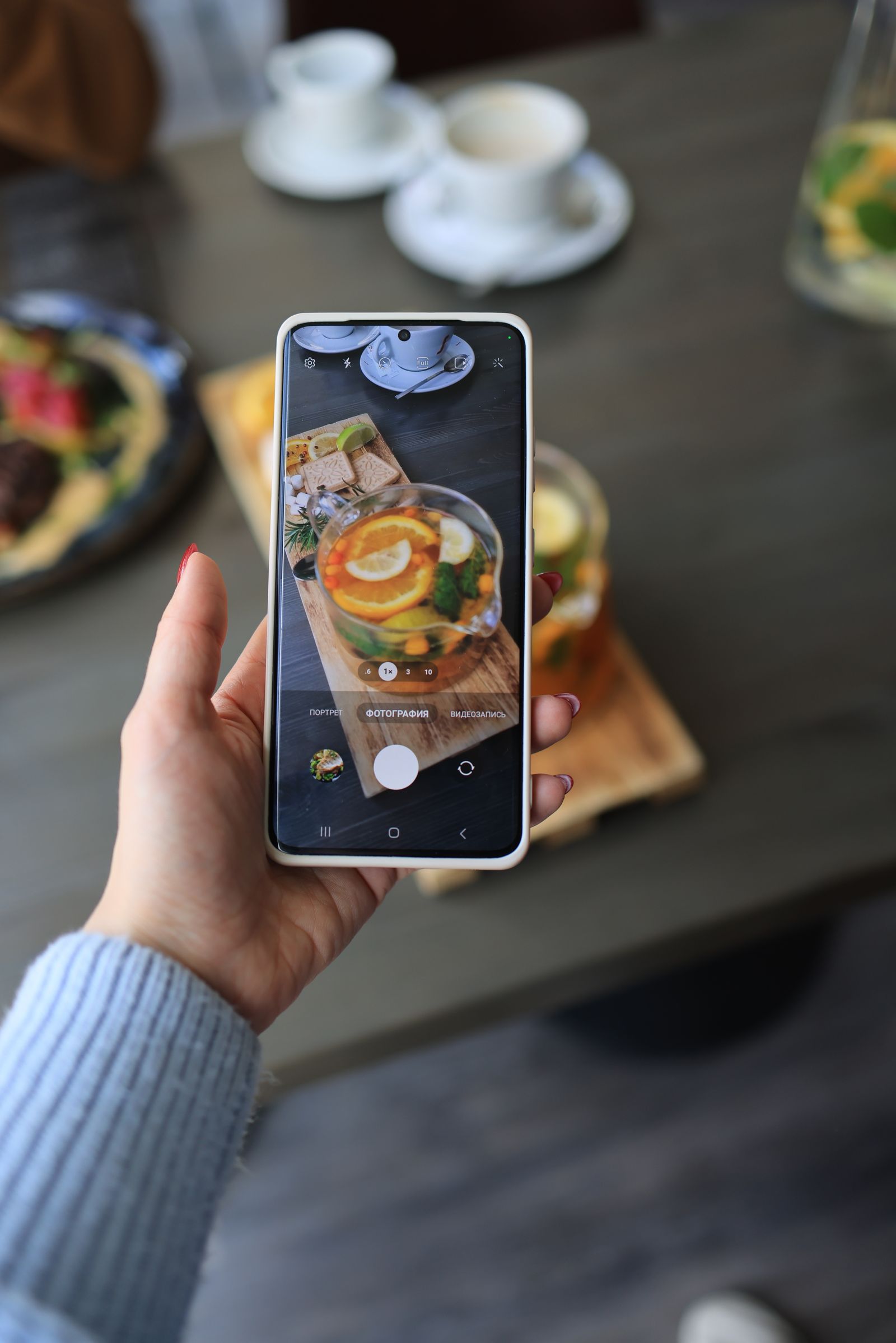 Restaurants & Hospitality: square still